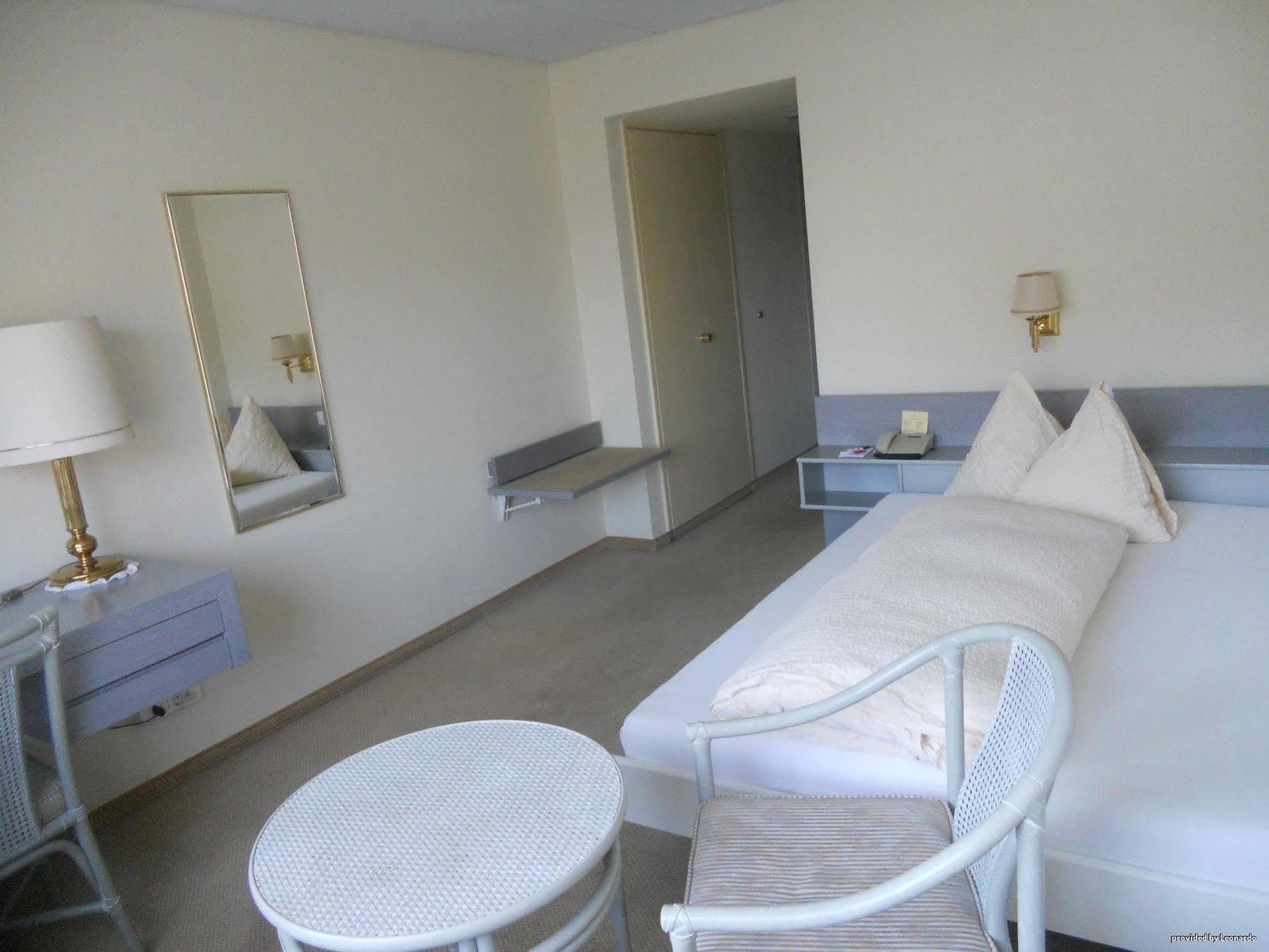 B-Smart Hotel Schoenenwerd Aarau Exteriör bild